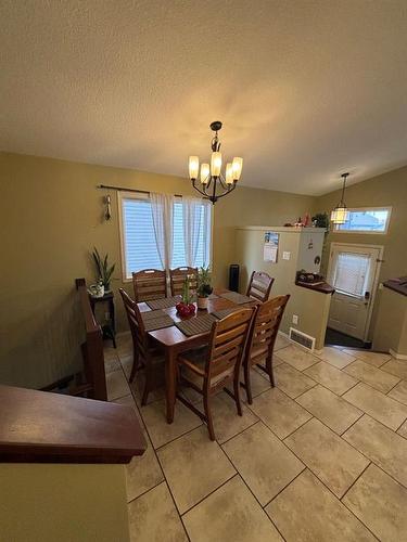 724 Florence Ho Leong Crescent North, Lethbridge, AB - Indoor Photo Showing Dining Room