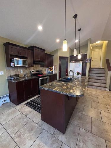 724 Florence Ho Leong Crescent North, Lethbridge, AB - Indoor Photo Showing Kitchen With Double Sink