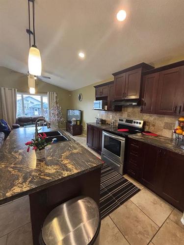 724 Florence Ho Leong Crescent North, Lethbridge, AB - Indoor Photo Showing Kitchen With Double Sink