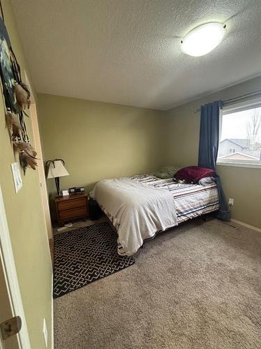 724 Florence Ho Leong Crescent North, Lethbridge, AB - Indoor Photo Showing Bedroom