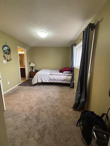 724 Florence Ho Leong Crescent North, Lethbridge, AB - Indoor Photo Showing Bedroom