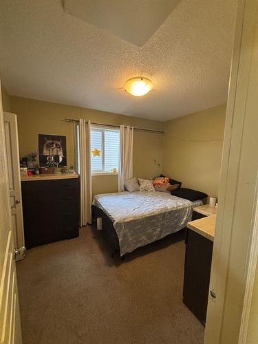 724 Florence Ho Leong Crescent North, Lethbridge, AB - Indoor Photo Showing Bedroom