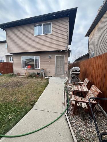 724 Florence Ho Leong Crescent North, Lethbridge, AB - Outdoor