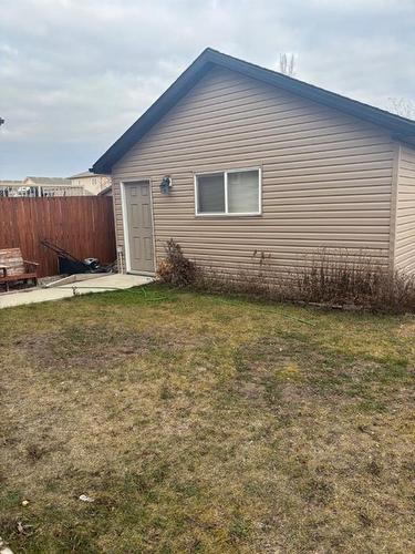 724 Florence Ho Leong Crescent North, Lethbridge, AB - Outdoor