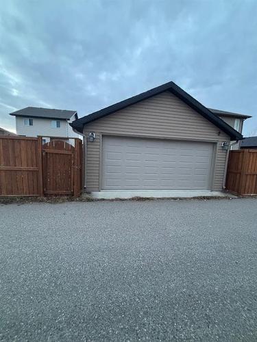 724 Florence Ho Leong Crescent North, Lethbridge, AB - Outdoor