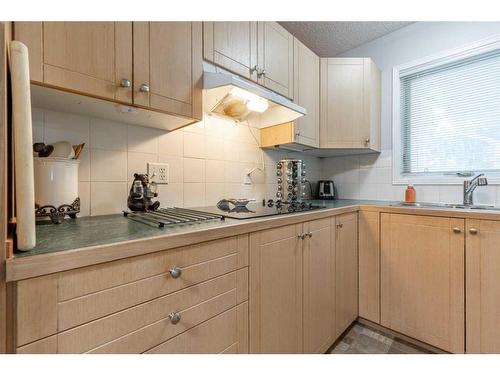 1124 29A Street South, Lethbridge, AB - Indoor Photo Showing Kitchen With Double Sink