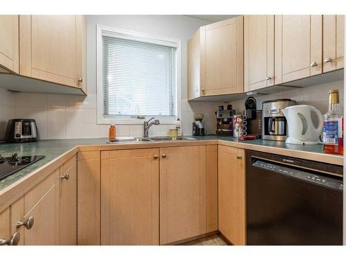 1124 29A Street South, Lethbridge, AB - Indoor Photo Showing Kitchen