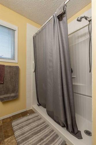 1124 29A Street South, Lethbridge, AB - Indoor Photo Showing Bathroom