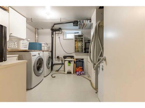 1124 29A Street South, Lethbridge, AB - Indoor Photo Showing Laundry Room