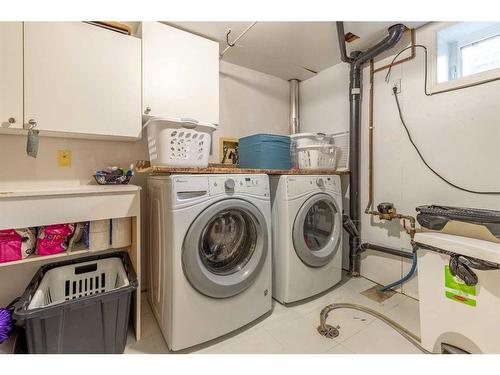 1124 29A Street South, Lethbridge, AB - Indoor Photo Showing Laundry Room