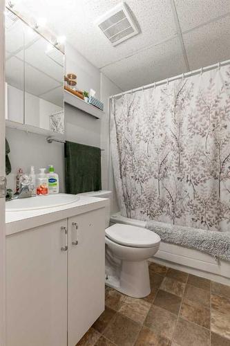 1124 29A Street South, Lethbridge, AB - Indoor Photo Showing Bathroom