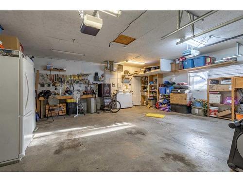 1124 29A Street South, Lethbridge, AB - Indoor Photo Showing Garage