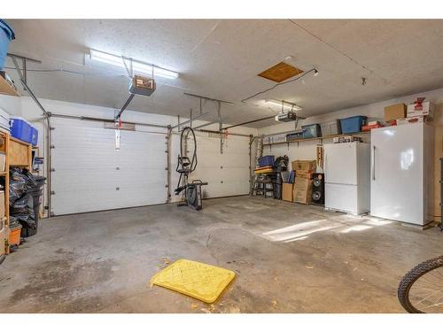 1124 29A Street South, Lethbridge, AB - Indoor Photo Showing Garage