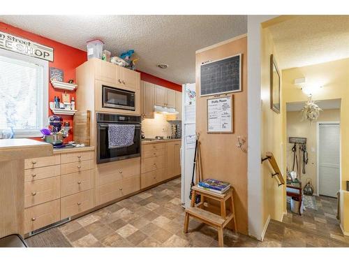 1124 29A Street South, Lethbridge, AB - Indoor Photo Showing Kitchen