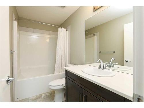 325 Rivergrove Chase West, Lethbridge, AB - Indoor Photo Showing Bathroom