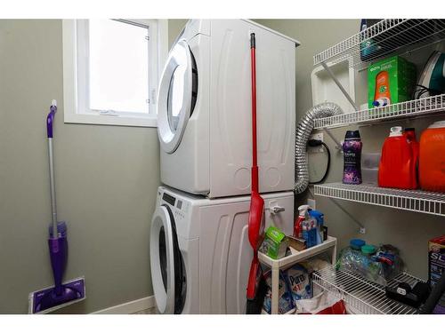 325 Rivergrove Chase West, Lethbridge, AB - Indoor Photo Showing Laundry Room