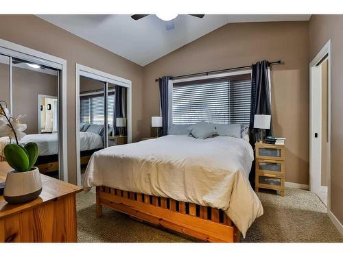 574 Mary Cameron Crescent North, Lethbridge, AB - Indoor Photo Showing Bedroom