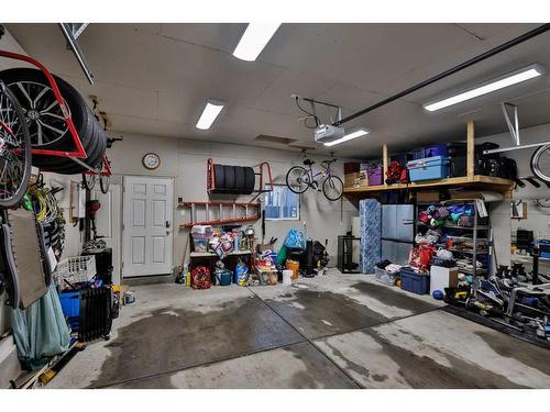 574 Mary Cameron Crescent North, Lethbridge, AB - Indoor Photo Showing Garage