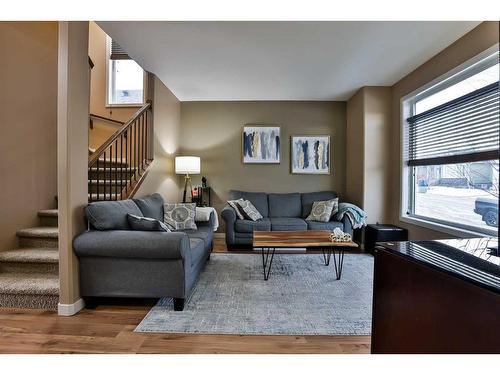 574 Mary Cameron Crescent North, Lethbridge, AB - Indoor Photo Showing Living Room