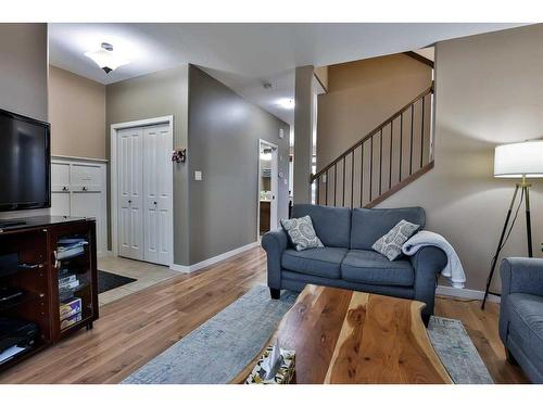 574 Mary Cameron Crescent North, Lethbridge, AB - Indoor Photo Showing Living Room