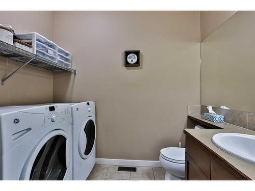 574 Mary Cameron Crescent North, Lethbridge, AB - Indoor Photo Showing Laundry Room