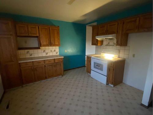 1703 2B Avenue North, Lethbridge, AB - Indoor Photo Showing Kitchen