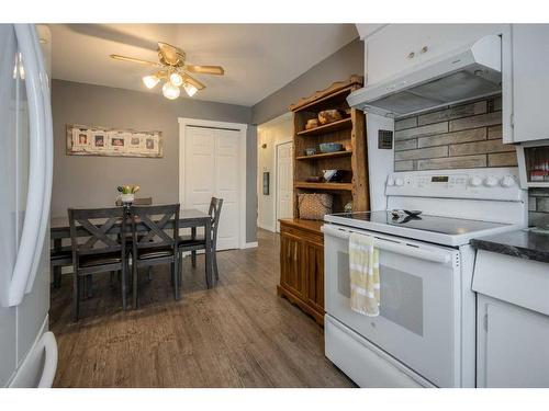 2301 13 Street, Coaldale, AB - Indoor Photo Showing Kitchen