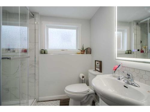 2301 13 Street, Coaldale, AB - Indoor Photo Showing Bathroom