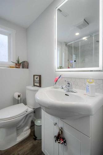 2301 13 Street, Coaldale, AB - Indoor Photo Showing Bathroom