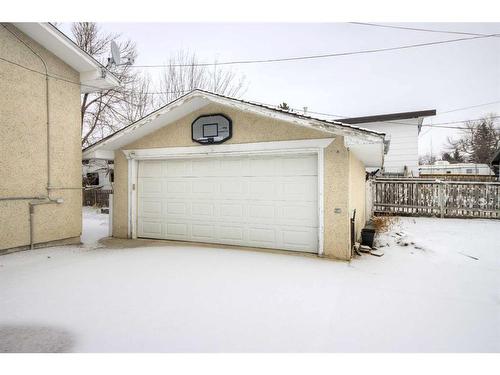 2301 13 Street, Coaldale, AB - Outdoor