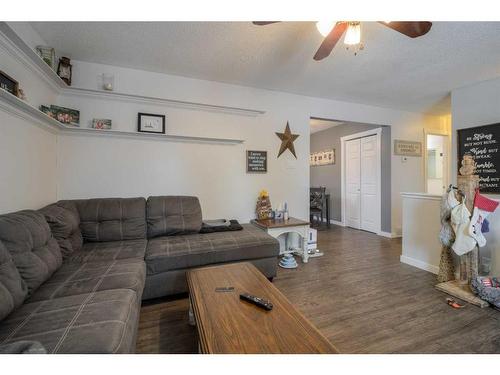 2301 13 Street, Coaldale, AB - Indoor Photo Showing Living Room