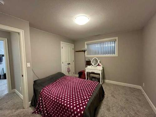 8 Westview Place, Taber, AB - Indoor Photo Showing Bedroom