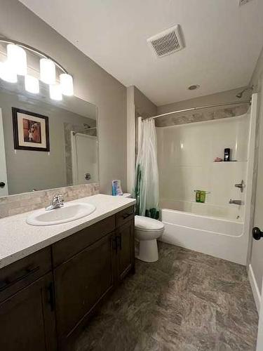 8 Westview Place, Taber, AB - Indoor Photo Showing Bathroom