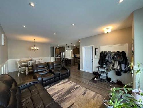 8 Westview Place, Taber, AB - Indoor Photo Showing Living Room