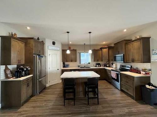 8 Westview Place, Taber, AB - Indoor Photo Showing Kitchen With Upgraded Kitchen