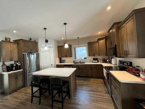 8 Westview Place, Taber, AB - Indoor Photo Showing Kitchen With Upgraded Kitchen