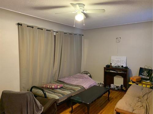 536 21 Street South, Lethbridge, AB - Indoor Photo Showing Bedroom