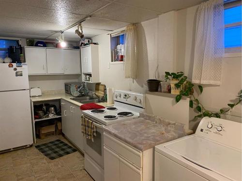 536 21 Street South, Lethbridge, AB - Indoor Photo Showing Laundry Room