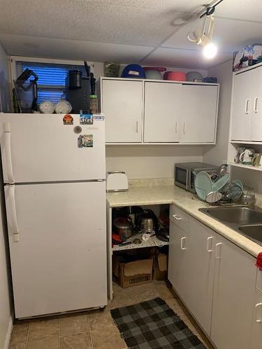 536 21 Street South, Lethbridge, AB - Indoor Photo Showing Kitchen With Double Sink