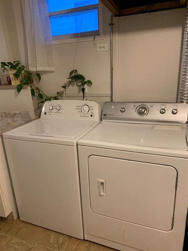 536 21 Street South, Lethbridge, AB - Indoor Photo Showing Laundry Room