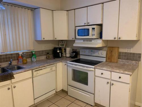 536 21 Street South, Lethbridge, AB - Indoor Photo Showing Kitchen