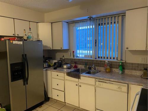 536 21 Street South, Lethbridge, AB - Indoor Photo Showing Kitchen With Double Sink