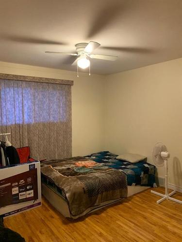 536 21 Street South, Lethbridge, AB - Indoor Photo Showing Bedroom