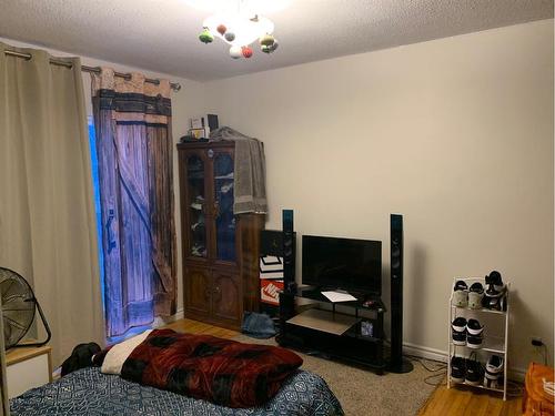 536 21 Street South, Lethbridge, AB - Indoor Photo Showing Other Room