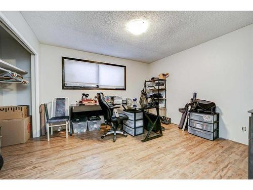 48 Cambridge Road West, Lethbridge, AB - Indoor Photo Showing Office