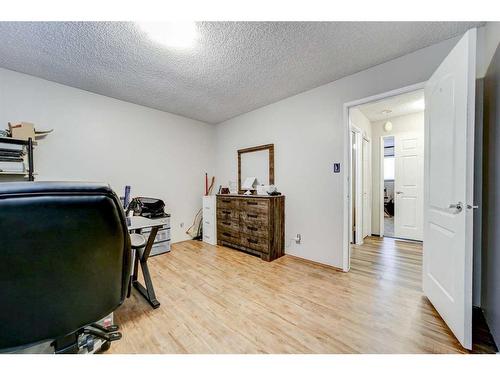 48 Cambridge Road West, Lethbridge, AB - Indoor