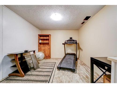 48 Cambridge Road West, Lethbridge, AB - Indoor