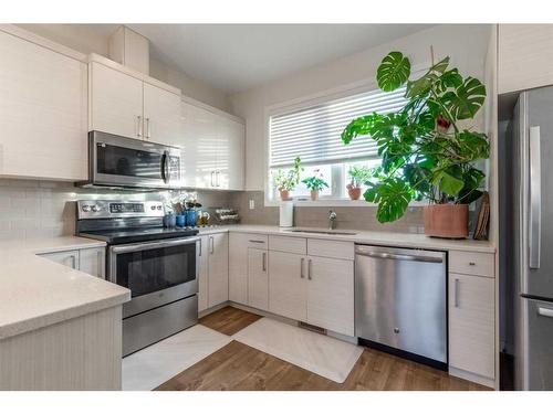 351 Mildred Dobbs Boulevard North, Lethbridge, AB - Indoor Photo Showing Kitchen