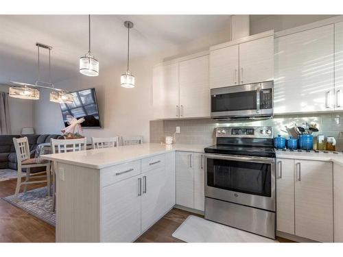 351 Mildred Dobbs Boulevard North, Lethbridge, AB - Indoor Photo Showing Kitchen With Upgraded Kitchen