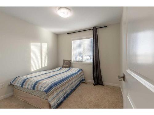 351 Mildred Dobbs Boulevard North, Lethbridge, AB - Indoor Photo Showing Bedroom